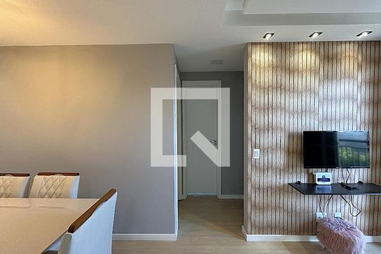 Corredor de apartamento para alugar com 2 quartos, 42m² em Del Castilho, Rio de Janeiro