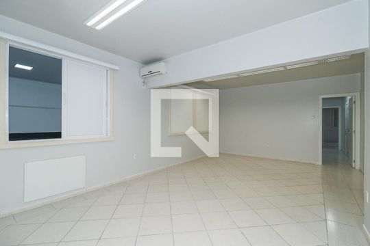 Sala de apartamento para alugar com 3 quartos, 160m² em Floresta, Porto Alegre