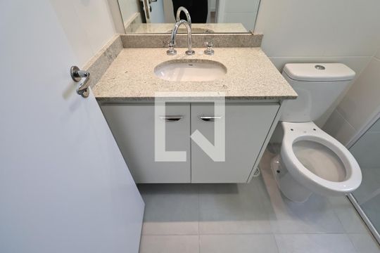 Banheiro Social de apartamento para alugar com 2 quartos, 64m² em Parque das Nações, Santo André