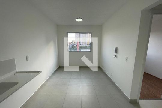 Sala de apartamento para alugar com 2 quartos, 33m² em Jardim Celeste, São Paulo