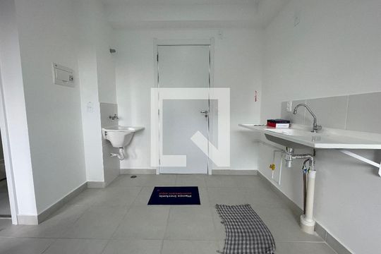 Cozinha de apartamento para alugar com 2 quartos, 33m² em Jardim Celeste, São Paulo