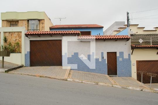 Fachada de casa à venda com 4 quartos, 300m² em Penha de França, São Paulo