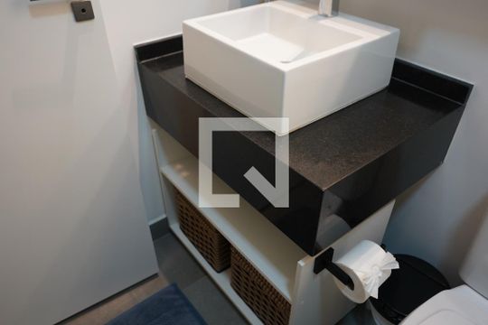 Banheiro de kitnet/studio para alugar com 1 quarto, 25m² em Vila Regente Feijó, São Paulo