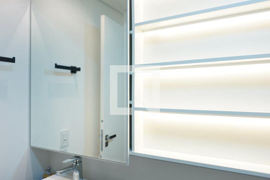 Banheiro de kitnet/studio para alugar com 1 quarto, 25m² em Vila Regente Feijó, São Paulo