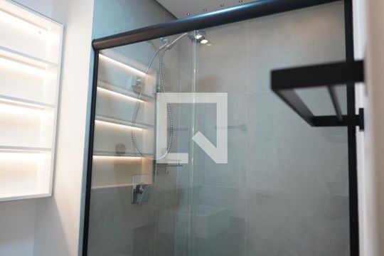 Banheiro de kitnet/studio para alugar com 1 quarto, 25m² em Vila Regente Feijó, São Paulo