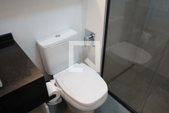 Banheiro de kitnet/studio para alugar com 1 quarto, 25m² em Vila Regente Feijó, São Paulo