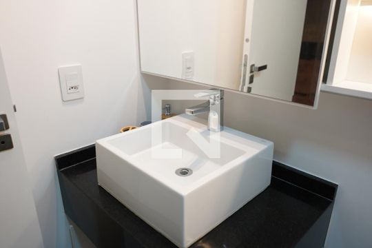 Banheiro de kitnet/studio para alugar com 1 quarto, 25m² em Vila Regente Feijó, São Paulo