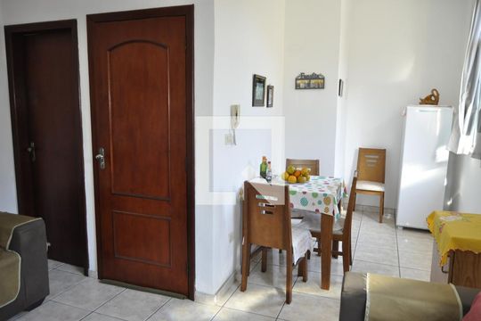Sala de casa de condomínio à venda com 2 quartos, 70m² em Piedade, Rio de Janeiro