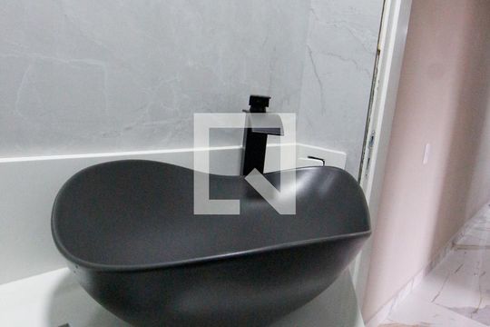 Banheiro Social de apartamento para alugar com 2 quartos, 44m² em Vila Andrade, São Paulo