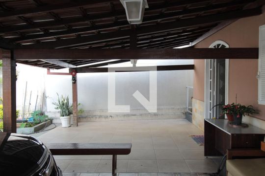 Garagem de casa à venda com 3 quartos, 411m² em Santa Monica, Belo Horizonte