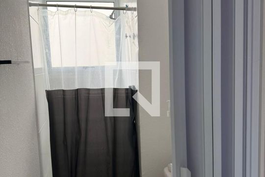 Banheiro de casa para alugar com 2 quartos, 45m² em Campo Grande, Rio de Janeiro