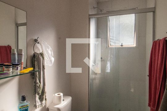 Banheiro da Suíte de apartamento à venda com 3 quartos, 61m² em Ipanema, Porto Alegre