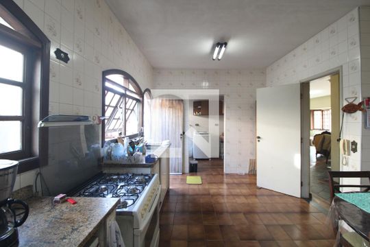 Cozinha de casa à venda com 4 quartos, 200m² em Jardim Santa Helena, São Paulo