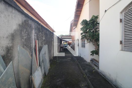 Área comum de casa à venda com 4 quartos, 200m² em Jardim Santa Helena, São Paulo