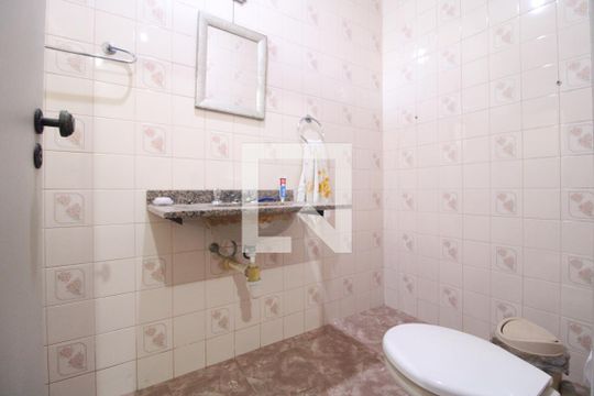 Banheiro da Suíte 1 de casa à venda com 4 quartos, 200m² em Jardim Santa Helena, São Paulo