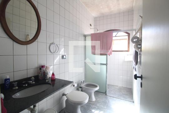 Banheiro da Suíte 2 de casa à venda com 4 quartos, 200m² em Jardim Santa Helena, São Paulo