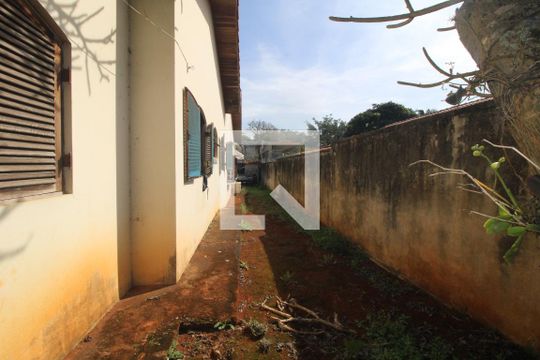 Área comum de casa à venda com 4 quartos, 200m² em Jardim Santa Helena, São Paulo