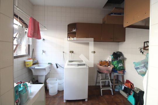 Área de Serviço de casa à venda com 4 quartos, 200m² em Jardim Santa Helena, São Paulo