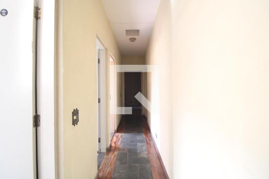 Corredor de casa à venda com 4 quartos, 200m² em Jardim Santa Helena, São Paulo