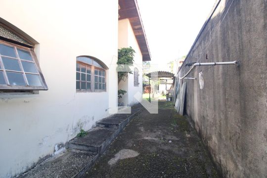 Área comum de casa à venda com 4 quartos, 200m² em Jardim Santa Helena, São Paulo