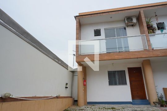 Garagem de apartamento para alugar com 2 quartos, 85m² em Ingleses do Rio Vermelho, Florianópolis