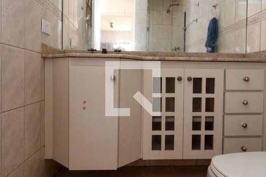 Banheiro de apartamento à venda com 1 quarto, 68m² em Vila Andrade, São Paulo