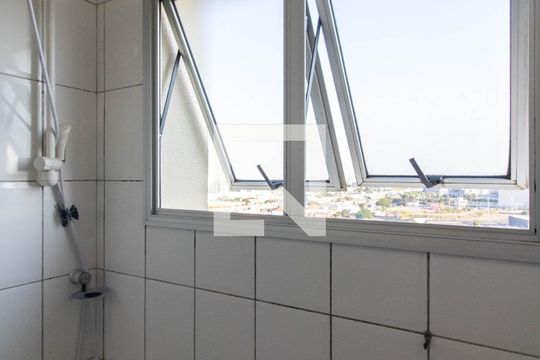 Banheiro de apartamento à venda com 2 quartos, 6640m² em Vila Augusta, Guarulhos