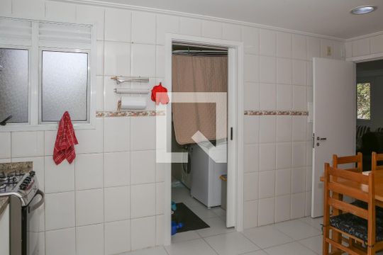 Cozinha e Área de Serviço de apartamento para alugar com 3 quartos, 126m² em Vila Romana, São Paulo