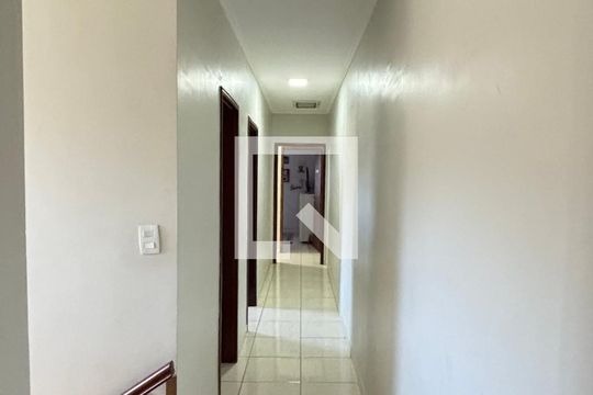 Corredor de casa à venda com 3 quartos, 200m² em Jardim Ana Maria, Santo André