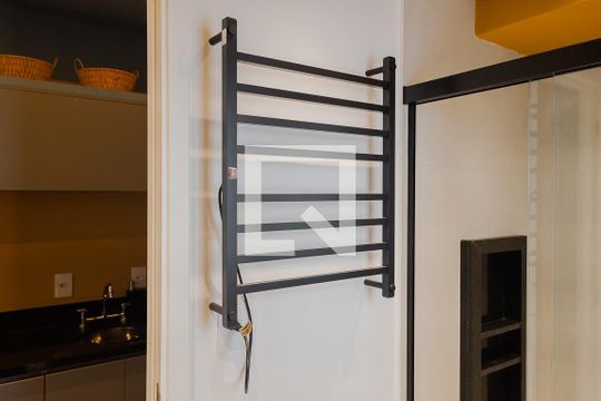Banheiro de kitnet/studio à venda com 1 quarto, 21m² em Paraíso, São Paulo