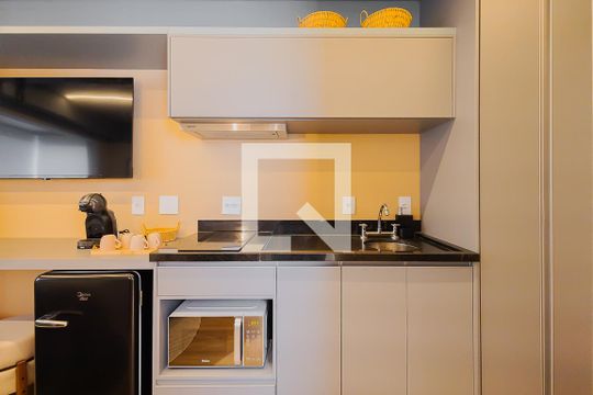 Cozinha de kitnet/studio à venda com 1 quarto, 21m² em Paraíso, São Paulo