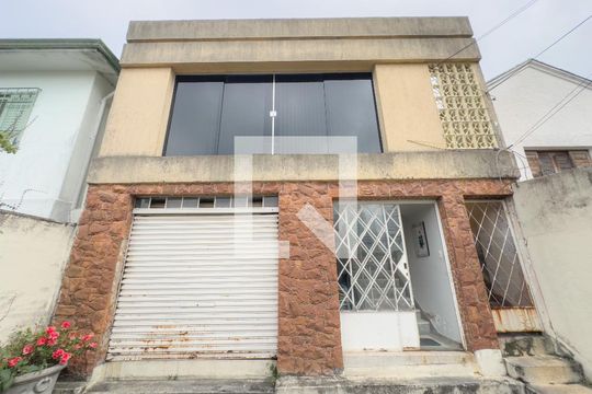 Fachada de casa à venda com 3 quartos, 236m² em Vila Ipojuca, São Paulo