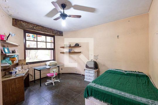 Casa à venda com 3 quartos, 266m² em Matapaca, Niterói