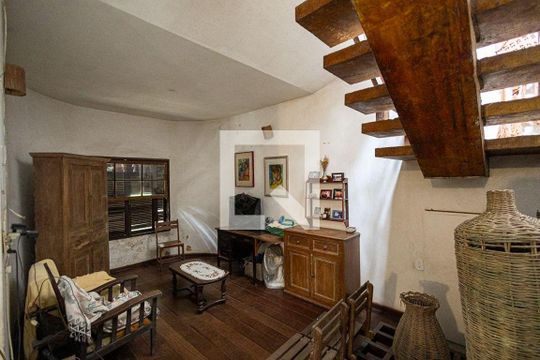 Casa à venda com 3 quartos, 266m² em Matapaca, Niterói