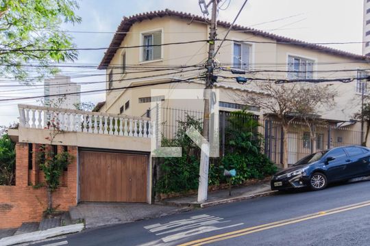 Fachada de casa para alugar com 5 quartos, 218m² em Bosque da Saúde, São Paulo