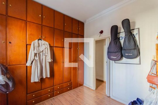 Quarto 1 de casa à venda com 5 quartos, 218m² em Bosque da Saúde, São Paulo