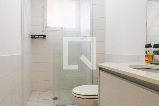 Banheiro 2 de apartamento para alugar com 3 quartos, 105m² em Jardim Tupanci, Barueri