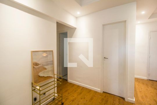 Sala de TV de apartamento para alugar com 3 quartos, 105m² em Jardim Tupanci, Barueri