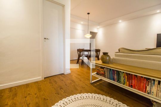Sala de apartamento para alugar com 3 quartos, 105m² em Jardim Tupanci, Barueri