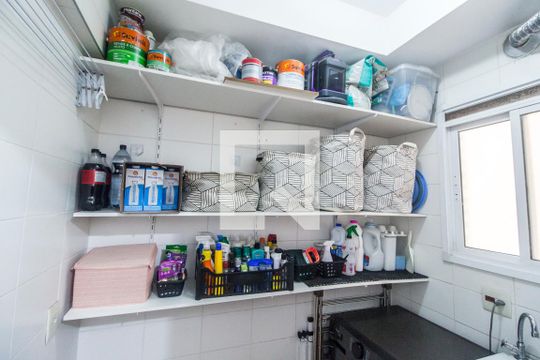 Área de Serviço de apartamento para alugar com 3 quartos, 105m² em Jardim Tupanci, Barueri