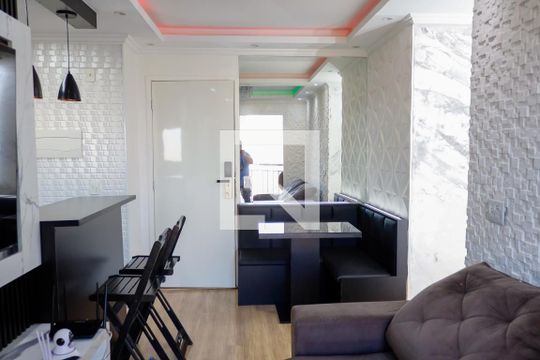 Sala de apartamento à venda com 2 quartos, 50m² em Padroeira, Osasco