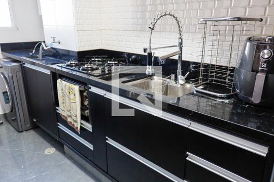 Cozinha de apartamento à venda com 2 quartos, 50m² em Padroeira, Osasco