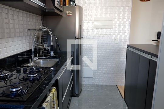 Cozinha de apartamento à venda com 2 quartos, 50m² em Padroeira, Osasco