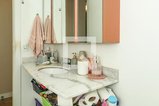 Banheiro da Suíte de apartamento à venda com 3 quartos, 93m² em São Sebastião, Porto Alegre