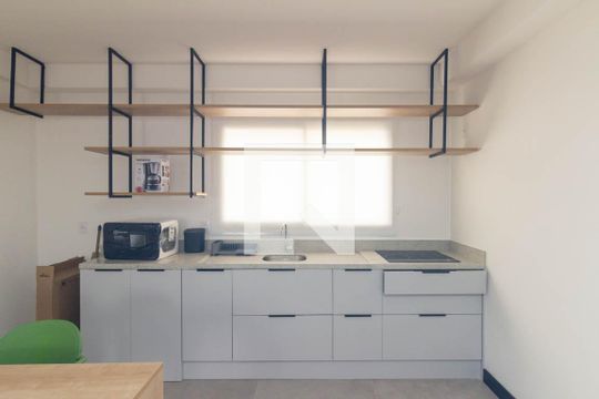 Cozinha de apartamento para alugar com 1 quarto, 47m² em Vila Buarque, São Paulo
