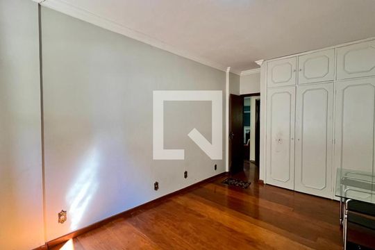 Quarto 1 de apartamento para alugar com 4 quartos, 320m² em Lourdes, Belo Horizonte