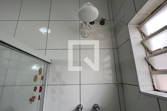 Banheiro de casa à venda com 2 quartos, 124m² em Alto de Pinheiros, São Paulo