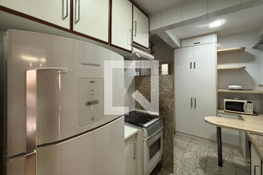 Cozinha de apartamento para alugar com 3 quartos, 75m² em Copacabana, Rio de Janeiro