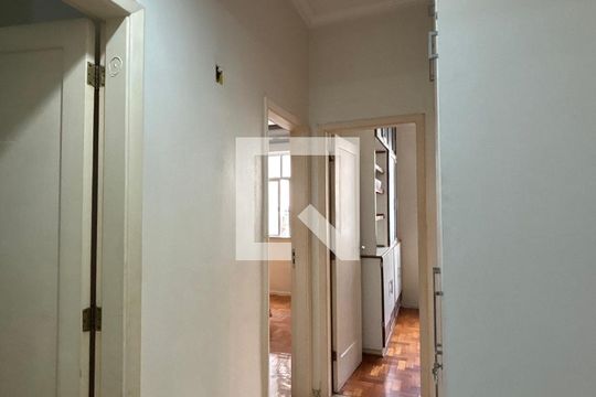 Corredor de apartamento para alugar com 3 quartos, 75m² em Copacabana, Rio de Janeiro