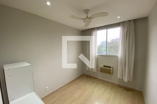 Quarto 1 de apartamento para alugar com 2 quartos, 50m² em Jacarepaguá, Rio de Janeiro